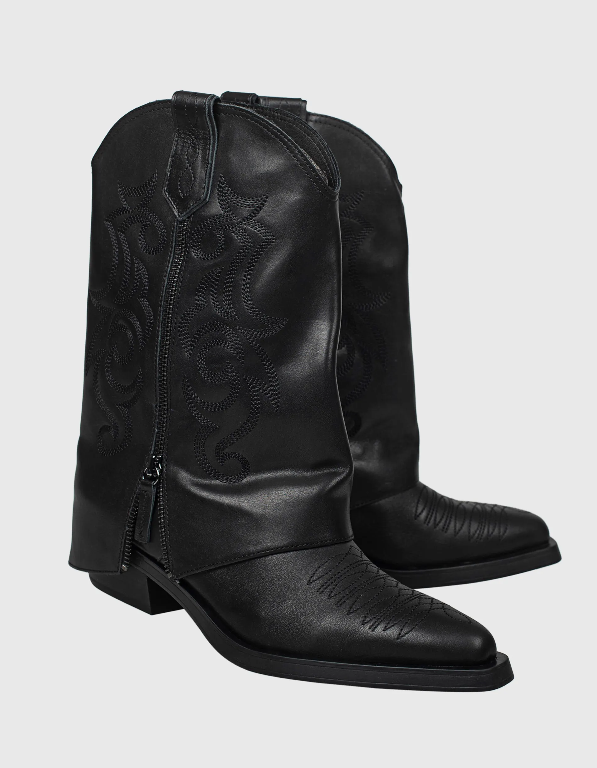 ASH Leslie Black  // Leder-Stiefelette mit Stickerei