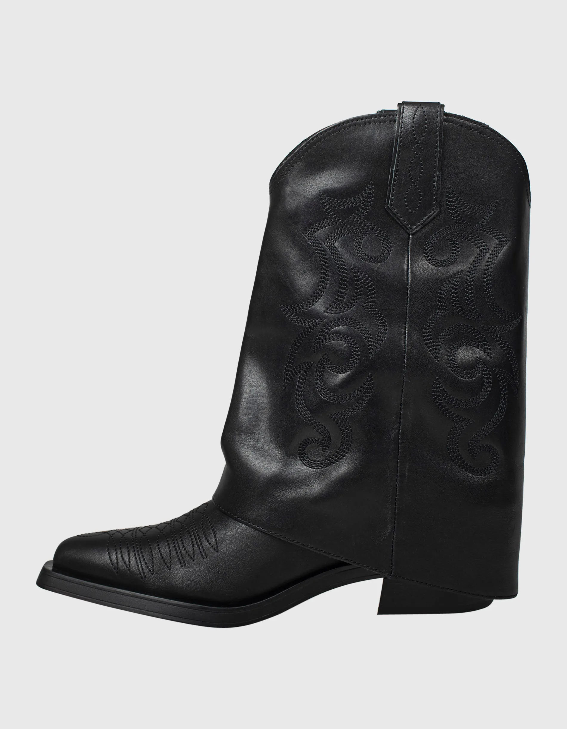 ASH Leslie Black  // Leder-Stiefelette mit Stickerei