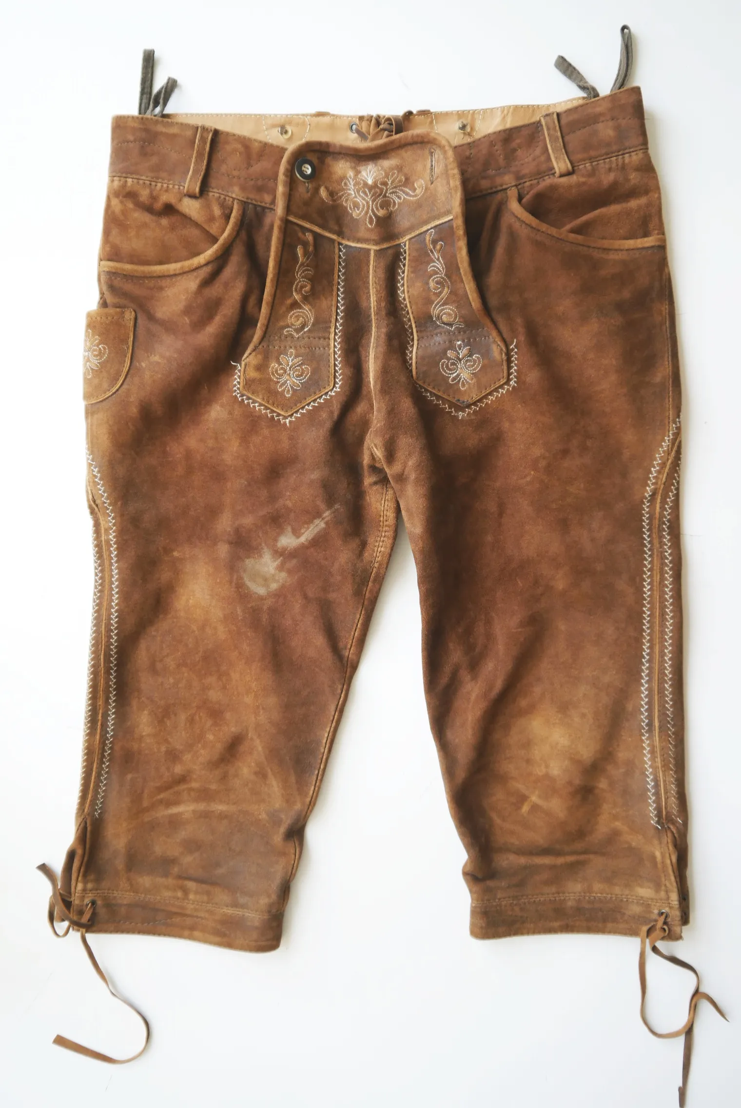 Bequem Vintage Lederhose Kniebund Stickerei Ziegenvelour braun verschmutzt Gr.56
