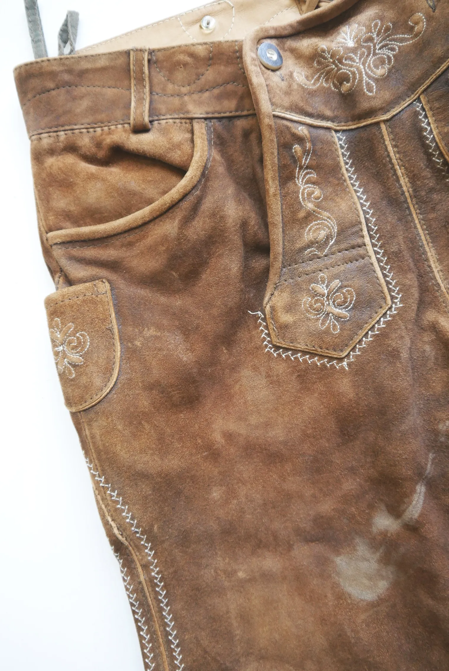 Bequem Vintage Lederhose Kniebund Stickerei Ziegenvelour braun verschmutzt Gr.56
